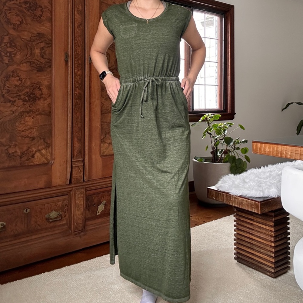 Time and Tru Green Maxi Dress with Short Sleeves and Crew Neck